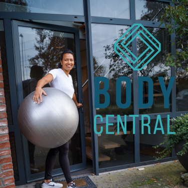 Joey van Body Central Breda bij de praktijklocatie